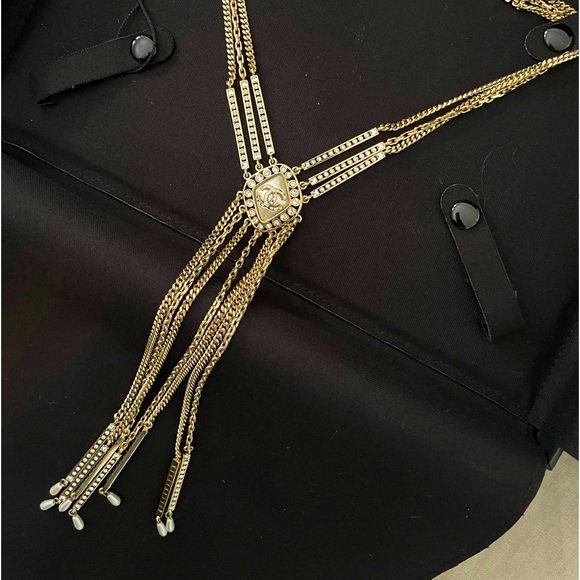 Authentic Chanel pendant necklace with original packaging - Picture 1 of 5